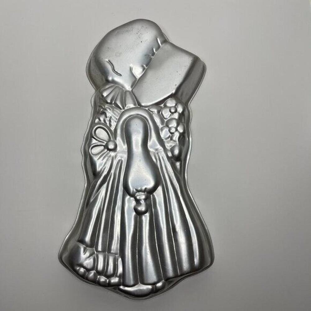 Wilton 1975 HOLLY HOBBIE Cake MOLD Pan Vintage Aluminum‎ Farmhouse Cottage Core